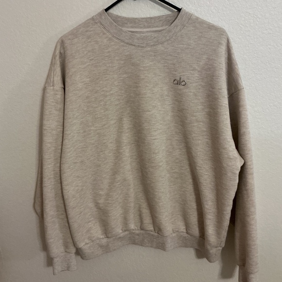 ALO Yoga Accolade Crew Neck in Oatmeal Heather - Picture 2 of 5